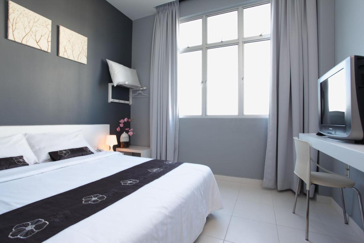 Wan Loong Hotel Pontian Kecil Exterior photo